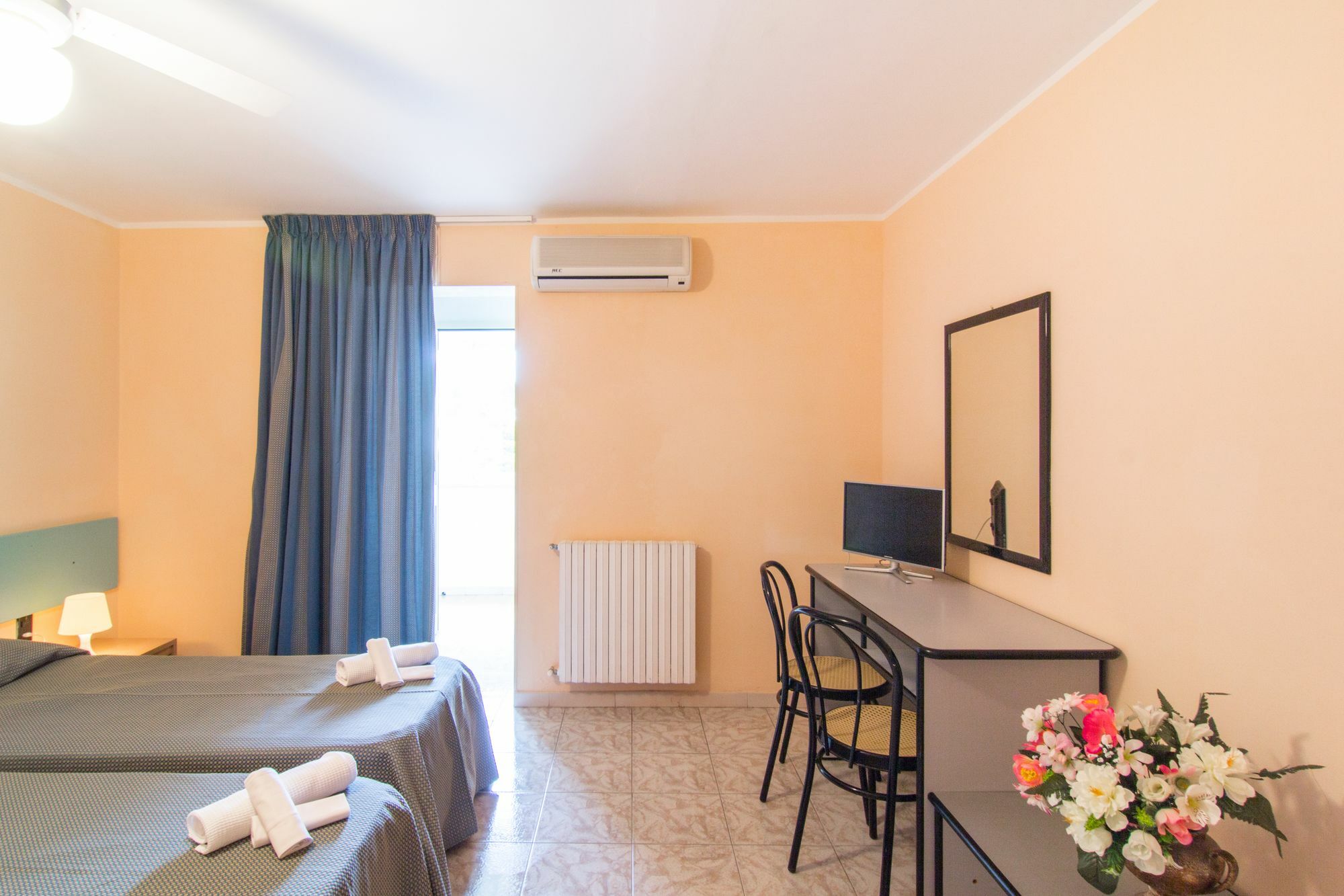 Racar Hotel Frigole Bagian luar foto