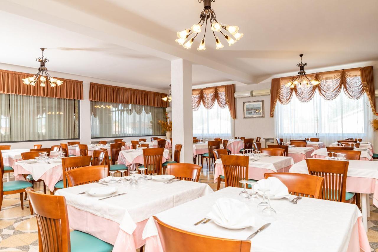 Racar Hotel Frigole Bagian luar foto